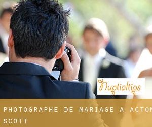 Photographe de mariage à Acton Scott